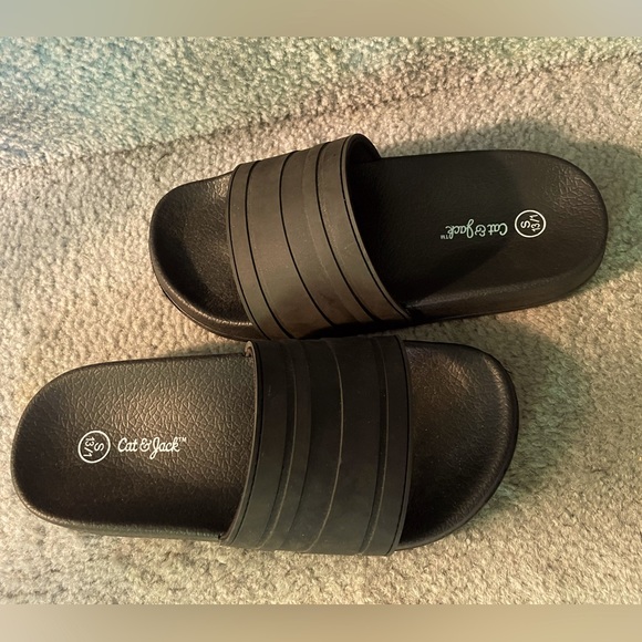Kids Cat & Jack Sz S (13/1) Black Slide Shoes for Summer NWOT - Picture 2 of 4